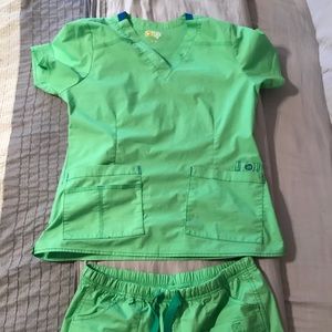 WonderWink lime green scrubs - Size M